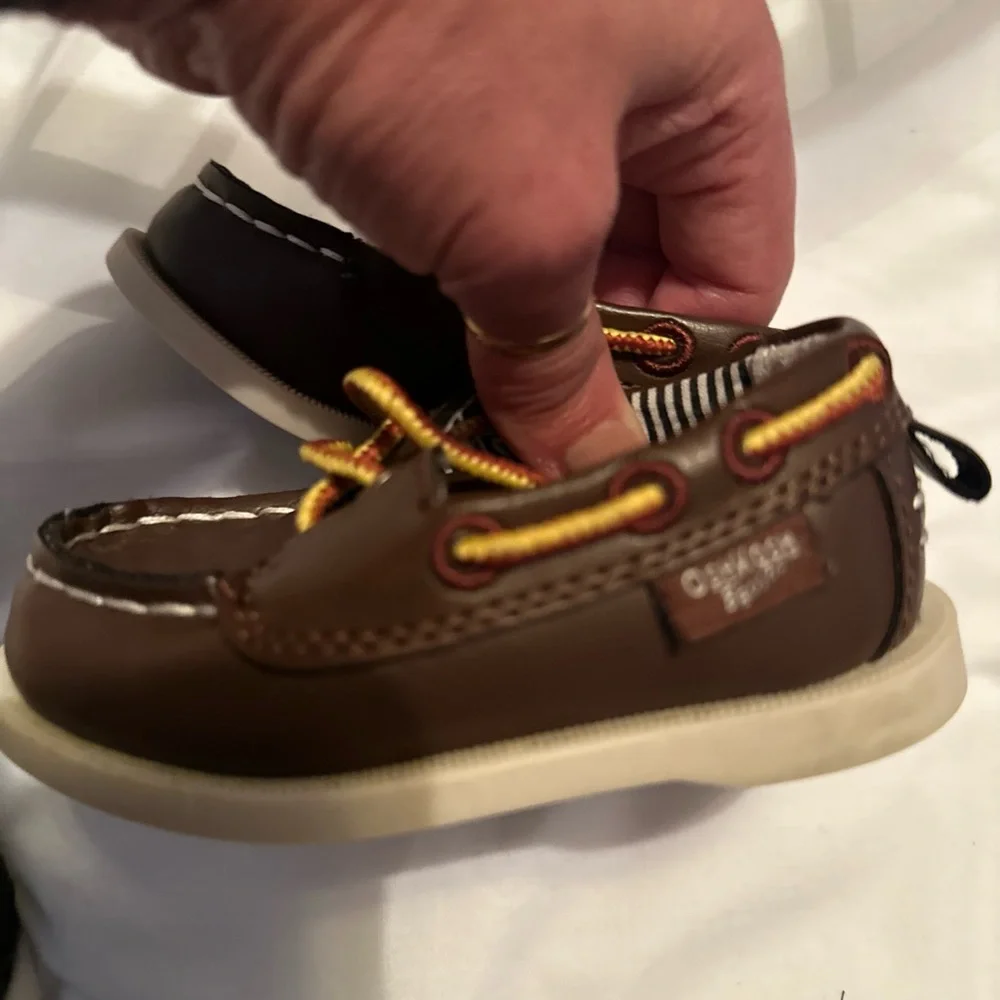 OshKosh B'Gosh Toddler and Little Boys shoes brown Size Toddle 4